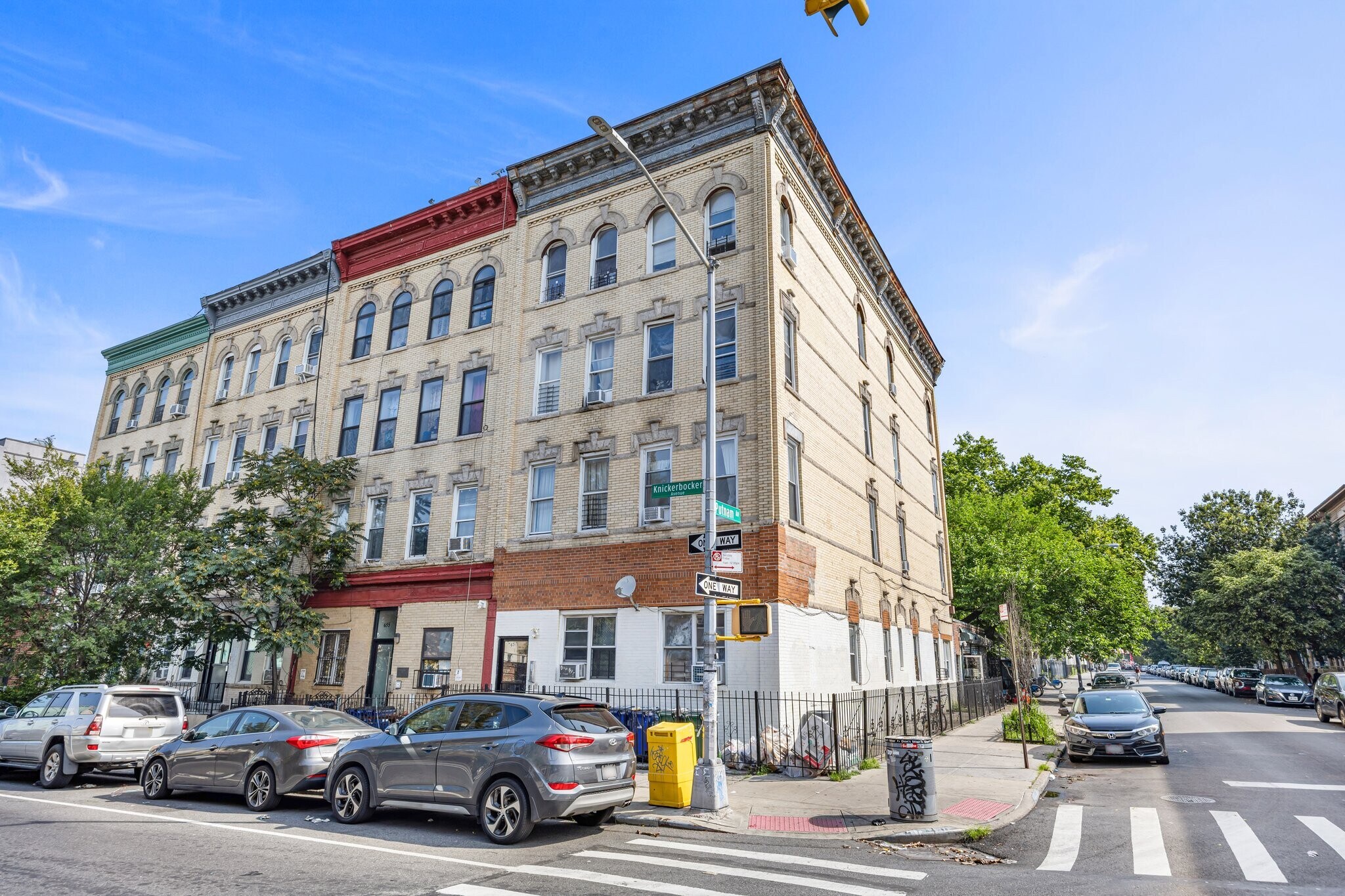 657 Knickerbocker Ave, Brooklyn, NY à vendre Photo de l’immeuble– Image 1 sur 24
