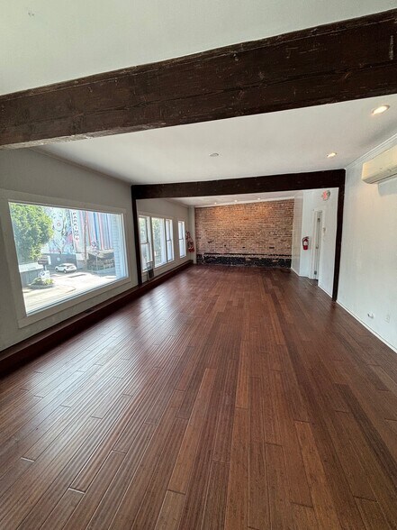 1645 N La Brea Ave, Los Angeles, CA à louer - Photo de l’immeuble – Image 3 sur 28