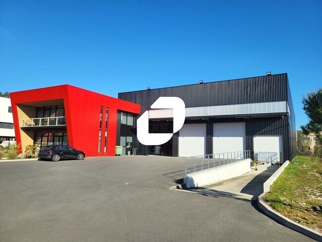Plus de détails pour Local d'activités à louer
