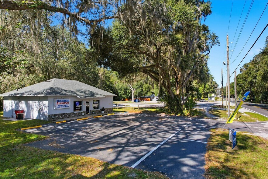 2339 N Country Road 470, Lake Panasoffkee, FL à vendre - Photo de l’immeuble – Image 2 sur 39