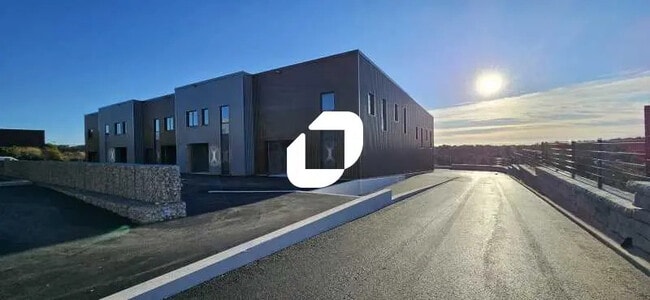 Plus de détails pour Local d'activités à louer