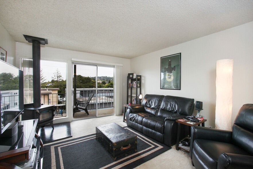 2200 Village Ct, Belmont, CA à vendre - Photo de l’immeuble – Image 3 sur 60