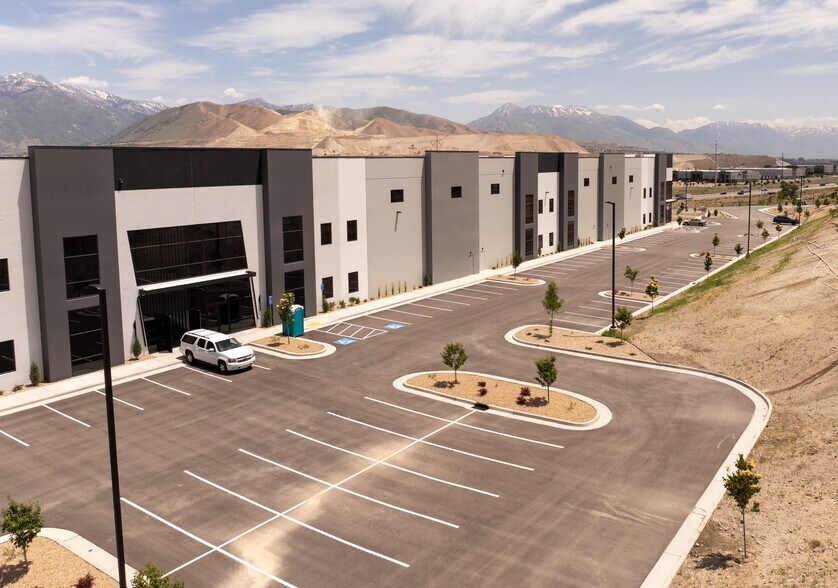 15897 South Axia Drive, Herriman, UT à vendre - Photo de l’immeuble – Image 2 sur 9