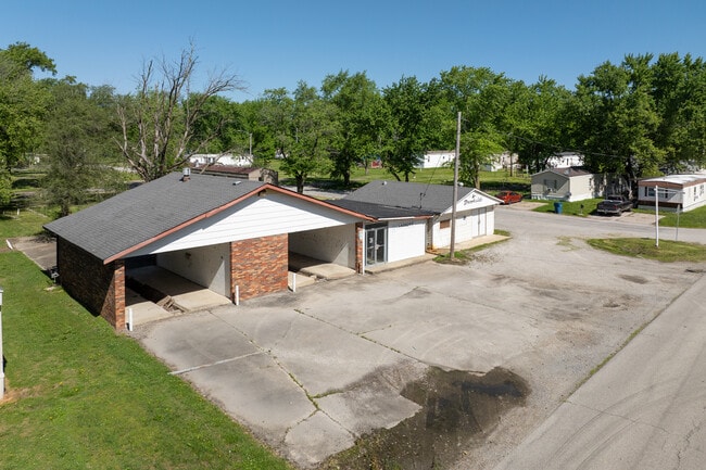Plus de détails pour 1350 S Brookside St, Centralia, IL - Spécialisé à vendre