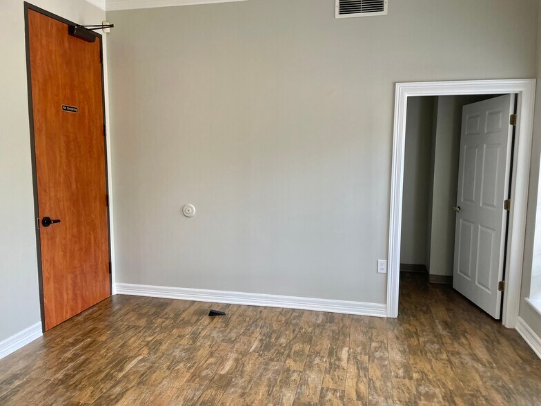 613 Russell Blvd, Nacogdoches, TX à louer - Photo de l’immeuble – Image 3 sur 19