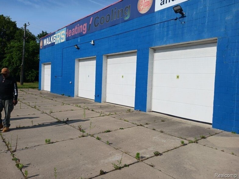 15921 W 8 Mile Rd, Detroit, MI à vendre - Photo de l’immeuble – Image 2 sur 29