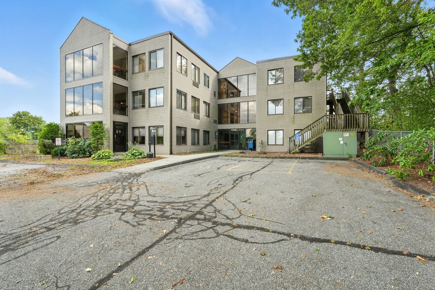 185 West Ave, Ludlow, MA à vendre - Photo de l’immeuble – Image 3 sur 51