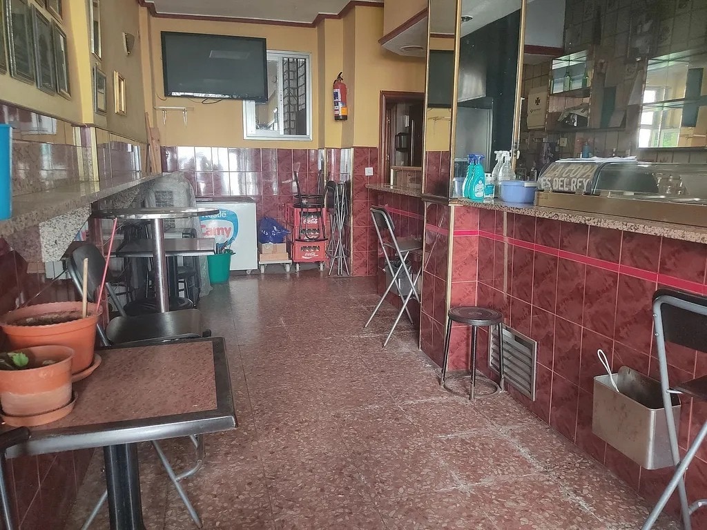 Local commercial dans Móstoles, Madrid à louer Photo principale– Image 1 sur 2