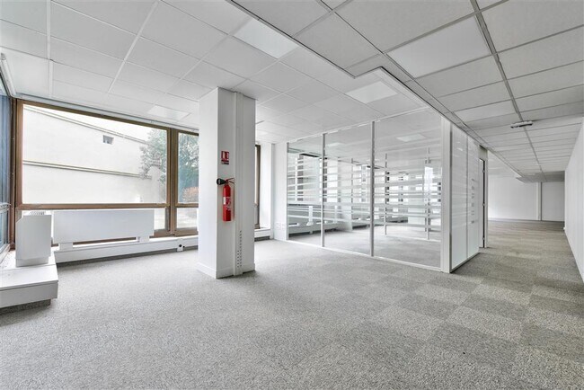 Plus de détails pour Bureau à vendre