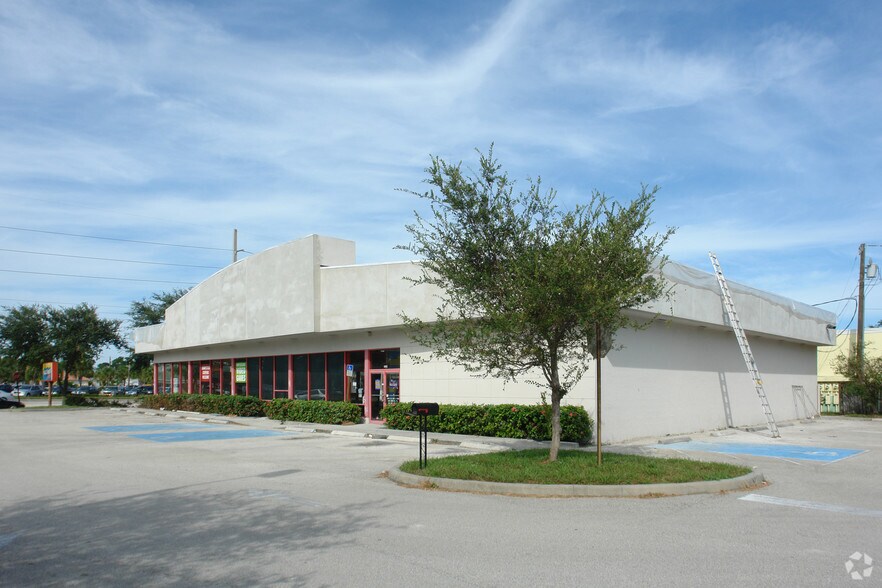 230 SW Port St Lucie Blvd, Port Saint Lucie, FL à louer - Photo principale – Image 1 sur 6