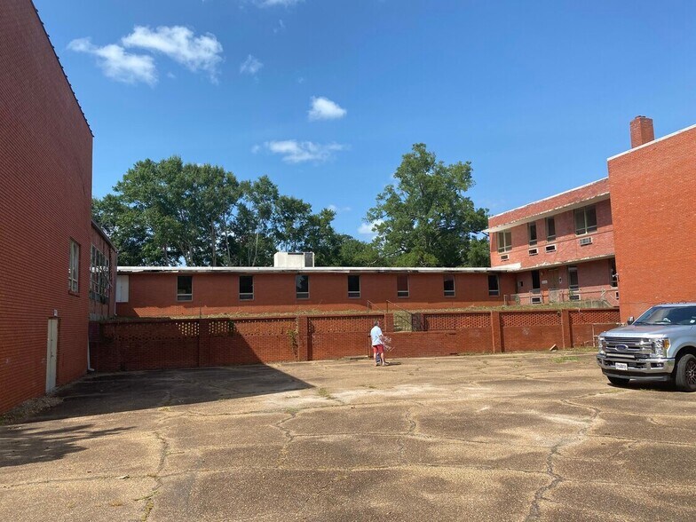 300 N Jackson St, Brookhaven, MS à vendre - Photo principale – Image 1 sur 6