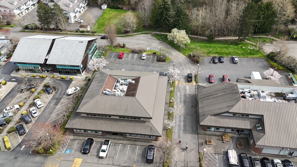 911 Hildebrand Ln NE, Bainbridge Island, WA à vendre - Photo de l’immeuble – Image 2 sur 3