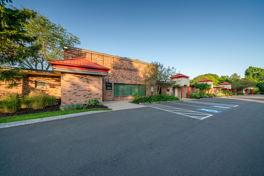 1301 Trumansburg Rd, Ithaca, NY à louer - Photo principale – Image 1 sur 8