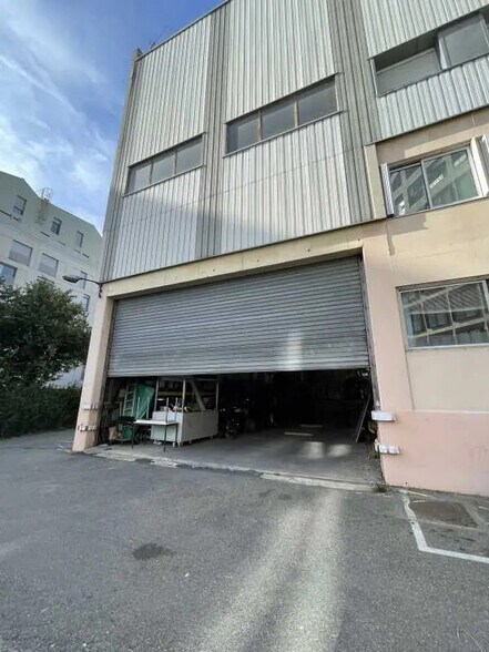 Local d’activités dans Ivry-sur-Seine à louer - Photo de l’immeuble – Image 1 sur 4