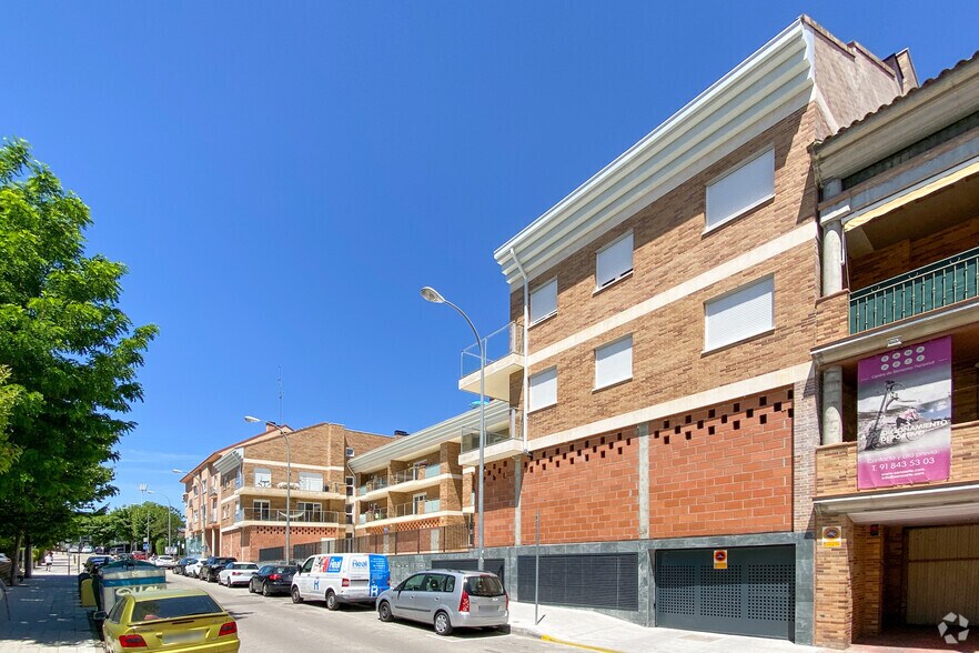 Calle Julián Berrendero, 14, San Agustín del Guadalix, Madrid à vendre - Photo de l’immeuble – Image 3 sur 3