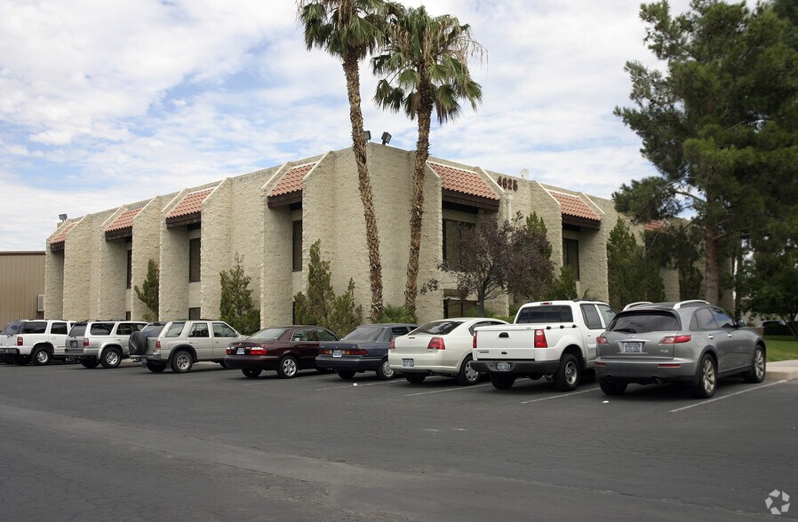 4625-A Wynn Rd, Las Vegas, NV à louer - Photo de l’immeuble – Image 2 sur 7