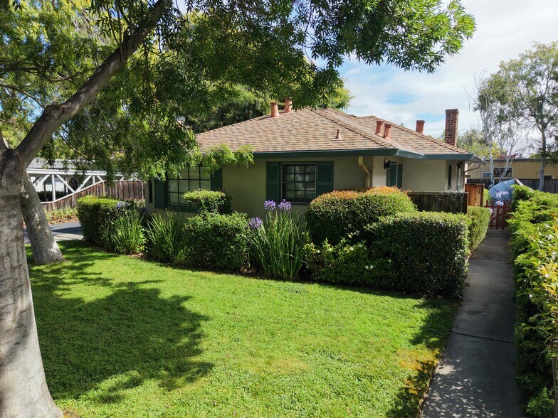 2729 Byron St, Palo Alto, CA à vendre - Photo de l’immeuble – Image 3 sur 12