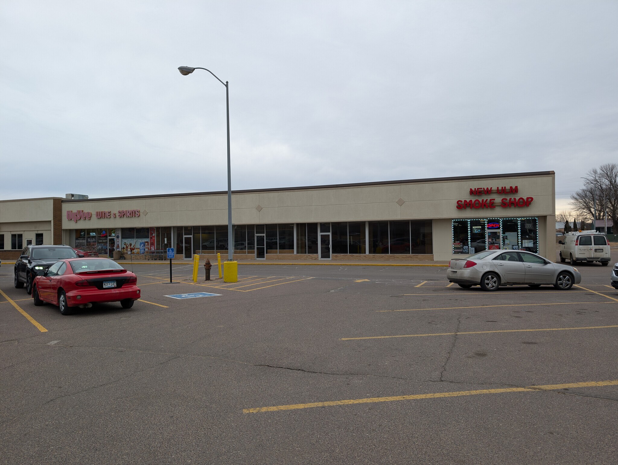 2015 S Broadway St, New Ulm, MN à louer Photo de l’immeuble– Image 1 sur 13
