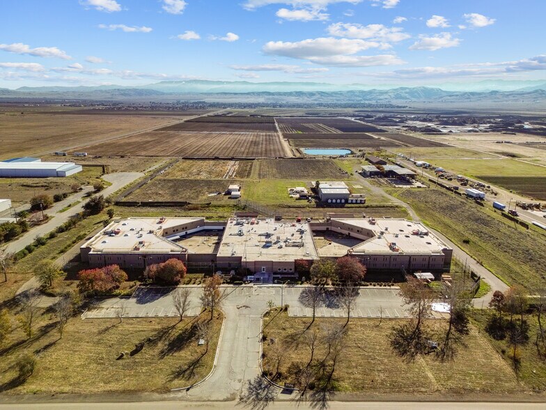 185 W Gale Ave, Coalinga, CA à vendre - Photo de l’immeuble – Image 2 sur 24
