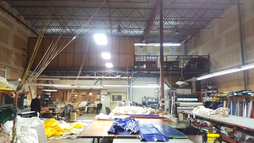 2984 Norland Ave, Burnaby, BC à louer - Autre – Image 2 sur 8