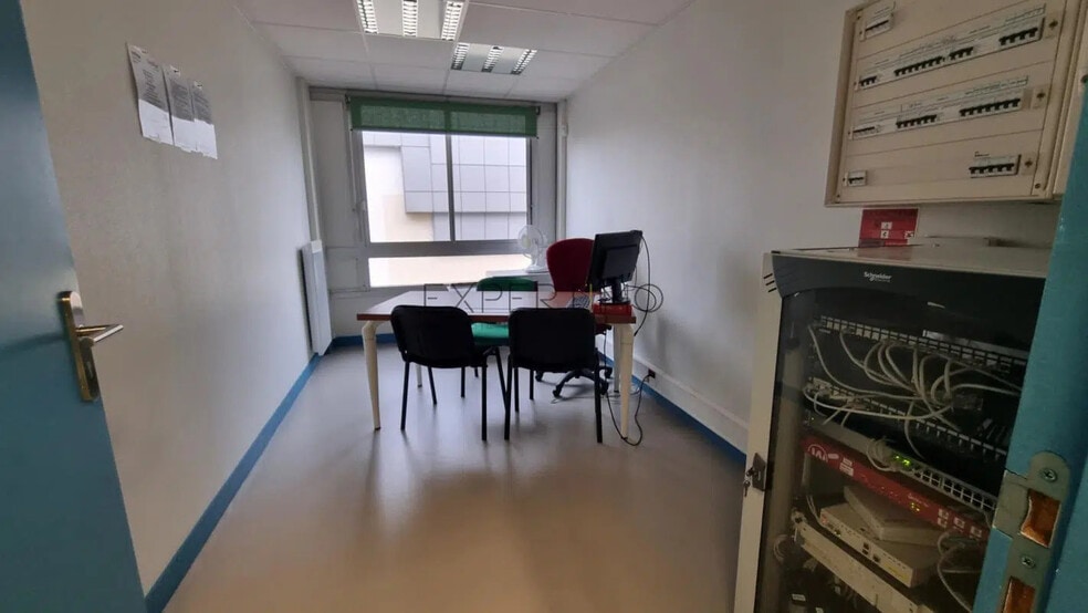 Bureau dans Val-de-Reuil à louer - Photo de l’immeuble – Image 2 sur 2