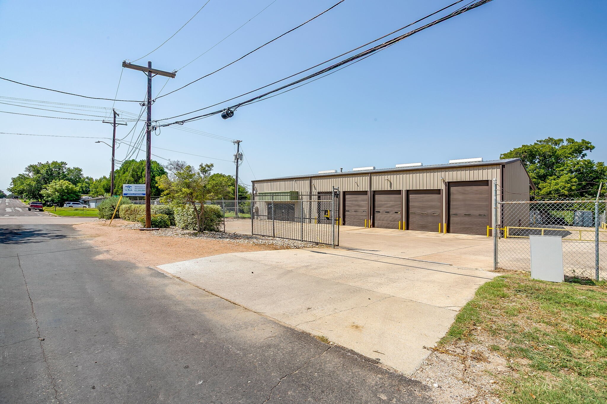 3040 Ramona Dr, Fort Worth, TX à louer Photo de l’immeuble– Image 1 sur 45