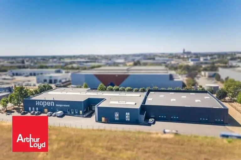 Local d’activités dans Gellainville à louer - Photo de l’immeuble – Image 1 sur 4