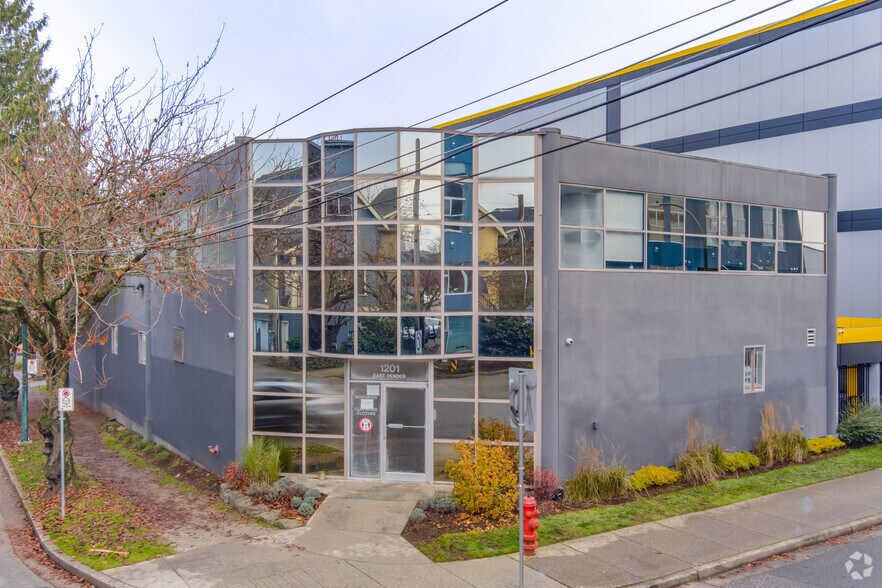 1201 E Pender St, Vancouver, BC à louer - Photo de l’immeuble – Image 1 sur 3