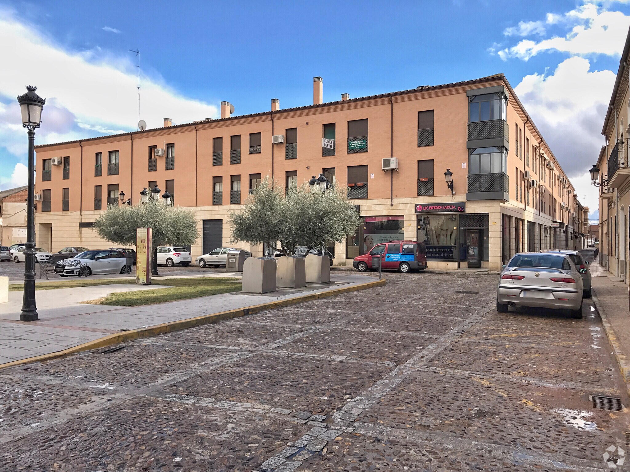 Local commercial dans Torrijos, Toledo à louer Photo intérieure– Image 1 sur 2