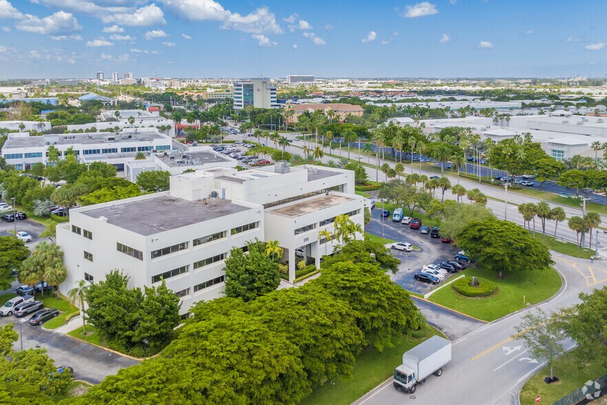 8725 NW 18th Ter, Miami, FL à louer - Aérien – Image 3 sur 12