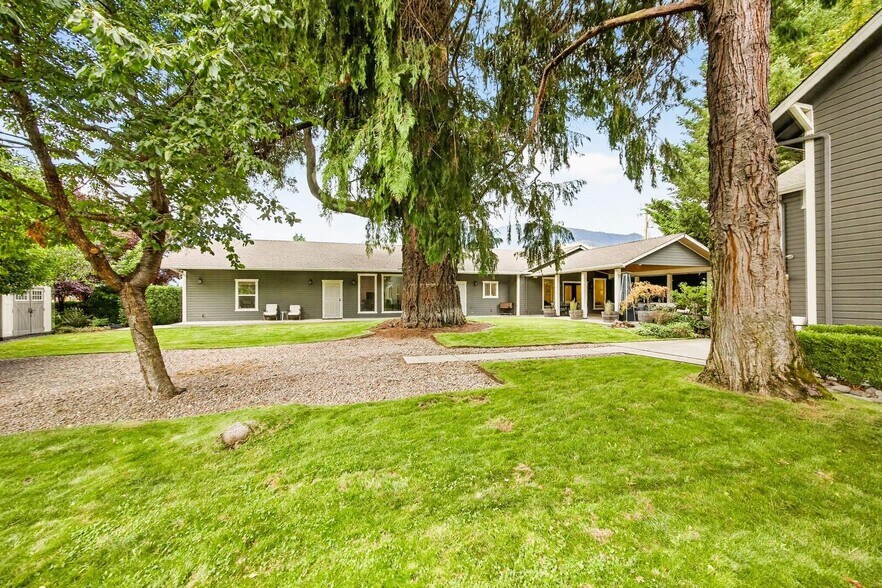 111 Cedar St, Rogue River, OR à vendre - Photo de l’immeuble – Image 1 sur 56