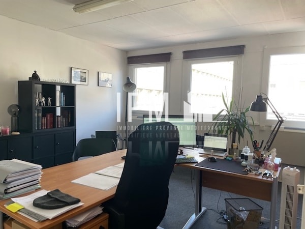 Plus de détails pour Bureau à vendre