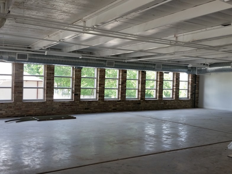 916 Bryan Ave, Fort Worth, TX à louer - Photo intérieure – Image 3 sur 19
