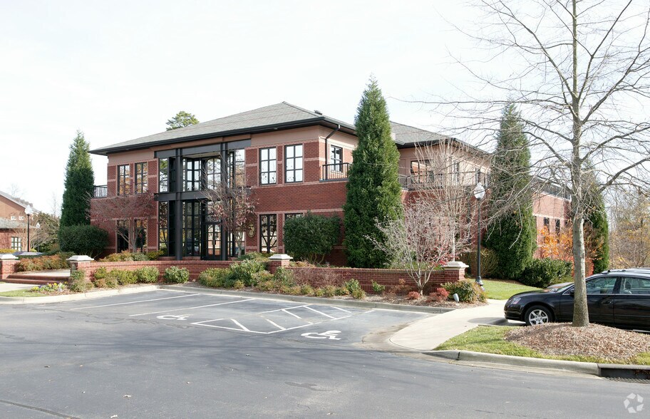 120 Club Oak Ct, Winston-Salem, NC à vendre - Photo de l’immeuble – Image 3 sur 7