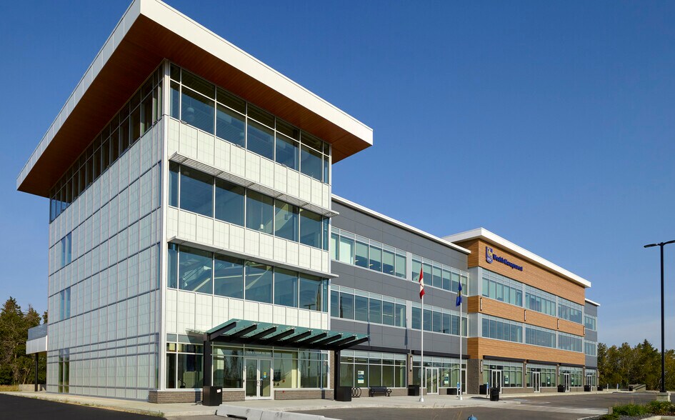 1074 103A St SW, Edmonton, AB à louer - Photo de l’immeuble – Image 3 sur 5