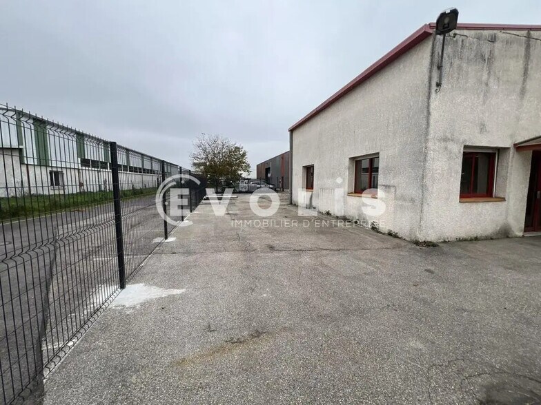Bureau dans Montluel à louer - Photo de l’immeuble – Image 2 sur 15