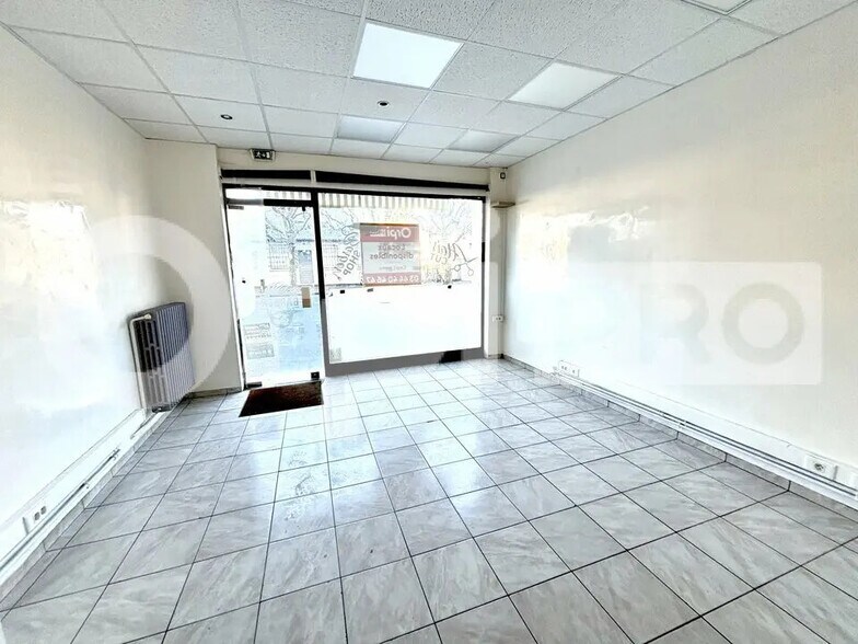 Local commercial dans Compiègne à louer - Photo de l’immeuble – Image 2 sur 5