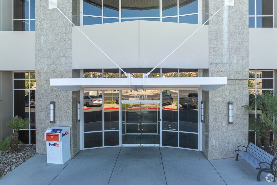 4670 S Fort Apache Rd, Las Vegas, NV à vendre - Photo de l’immeuble – Image 3 sur 9