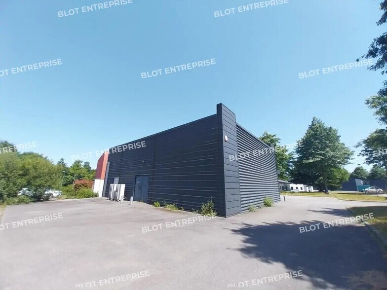 Local commercial dans Malguénac à louer - Photo de l’immeuble – Image 2 sur 6