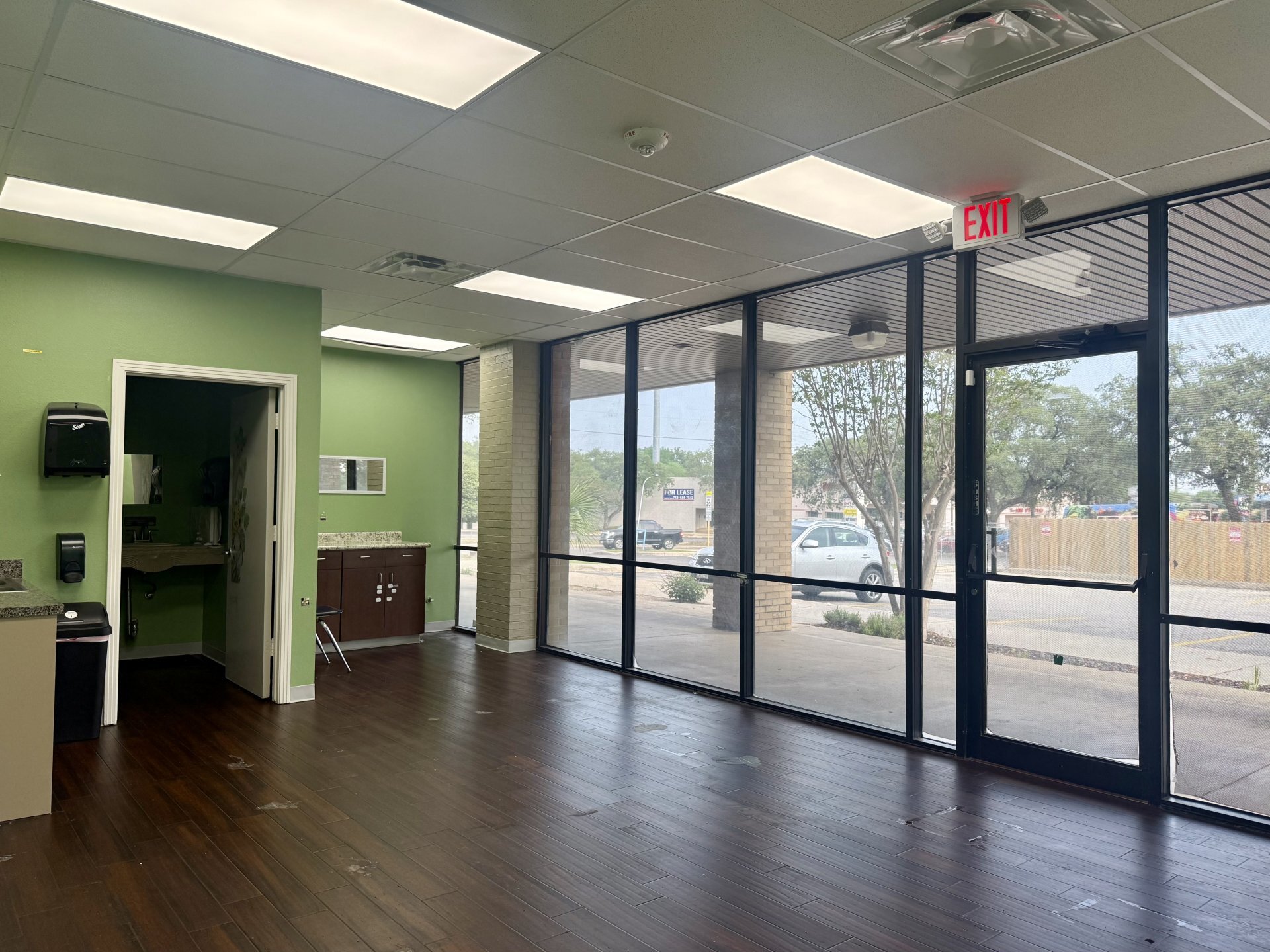 2235 Thousand Oaks Dr, San Antonio, TX à louer Photo intérieure– Image 1 sur 13