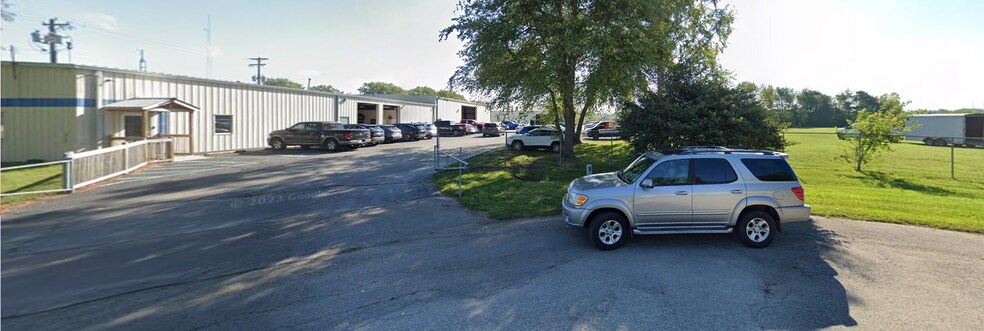 965 Repp Dr, Columbus, IN à louer - Photo de l’immeuble – Image 3 sur 15