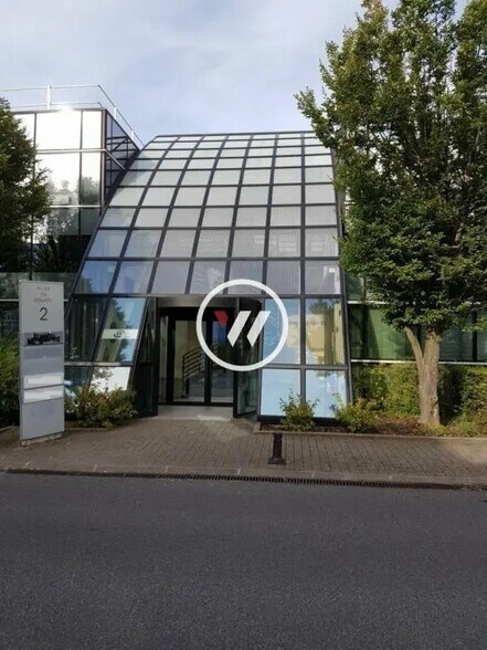 Bureau dans Roissy-en-France à vendre - Photo de l’immeuble – Image 1 sur 1