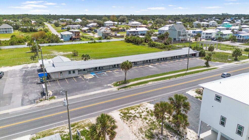 8010 W Highway 98, Port Saint Joe, FL à vendre - Photo de l’immeuble – Image 2 sur 6