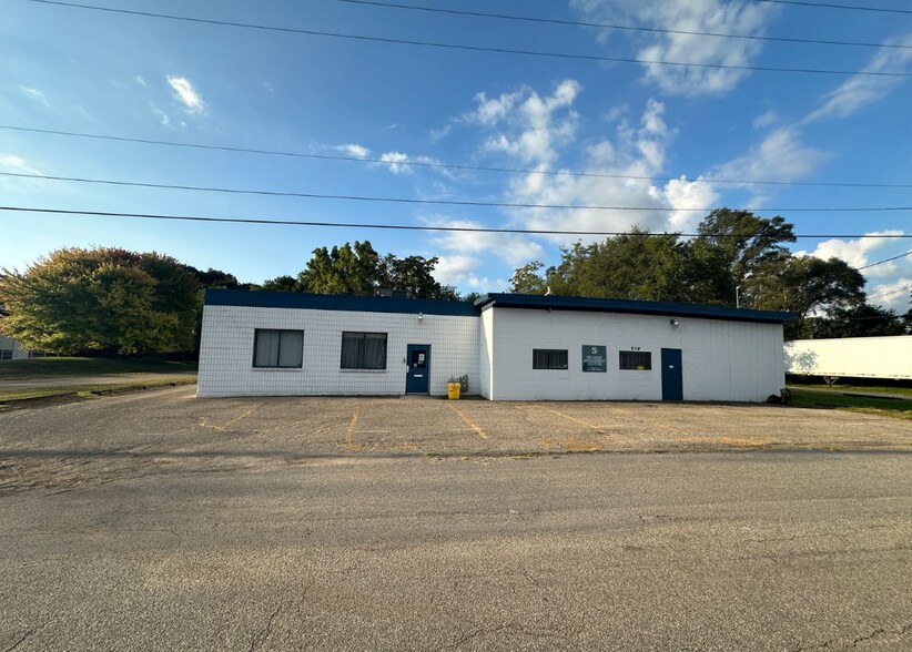 838 Boston St SE, Grand Rapids, MI à louer - Photo de l’immeuble – Image 2 sur 5
