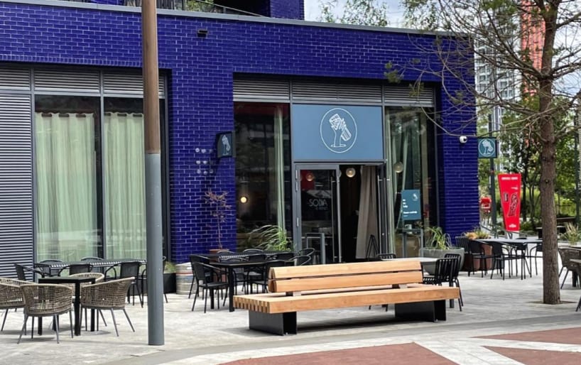 Orchard Pl, Londres à louer Photo de l’immeuble– Image 1 sur 2