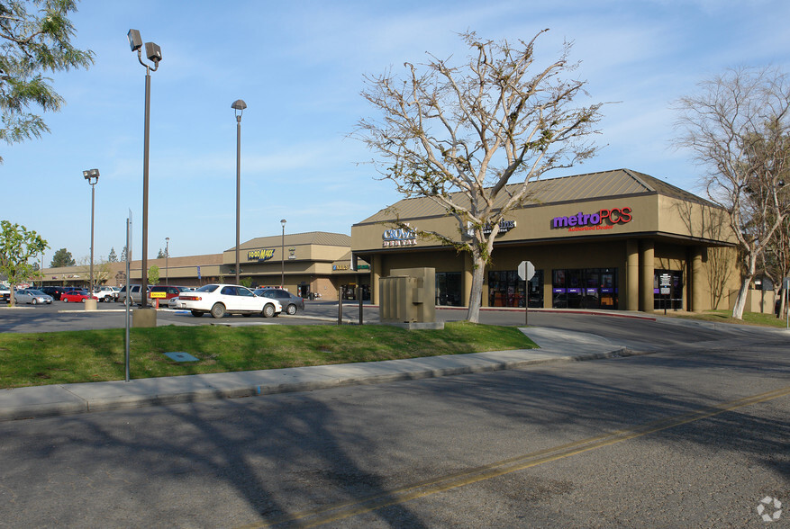 6200-6450 White Ln, Bakersfield, CA à louer - Photo de l’immeuble – Image 1 sur 4