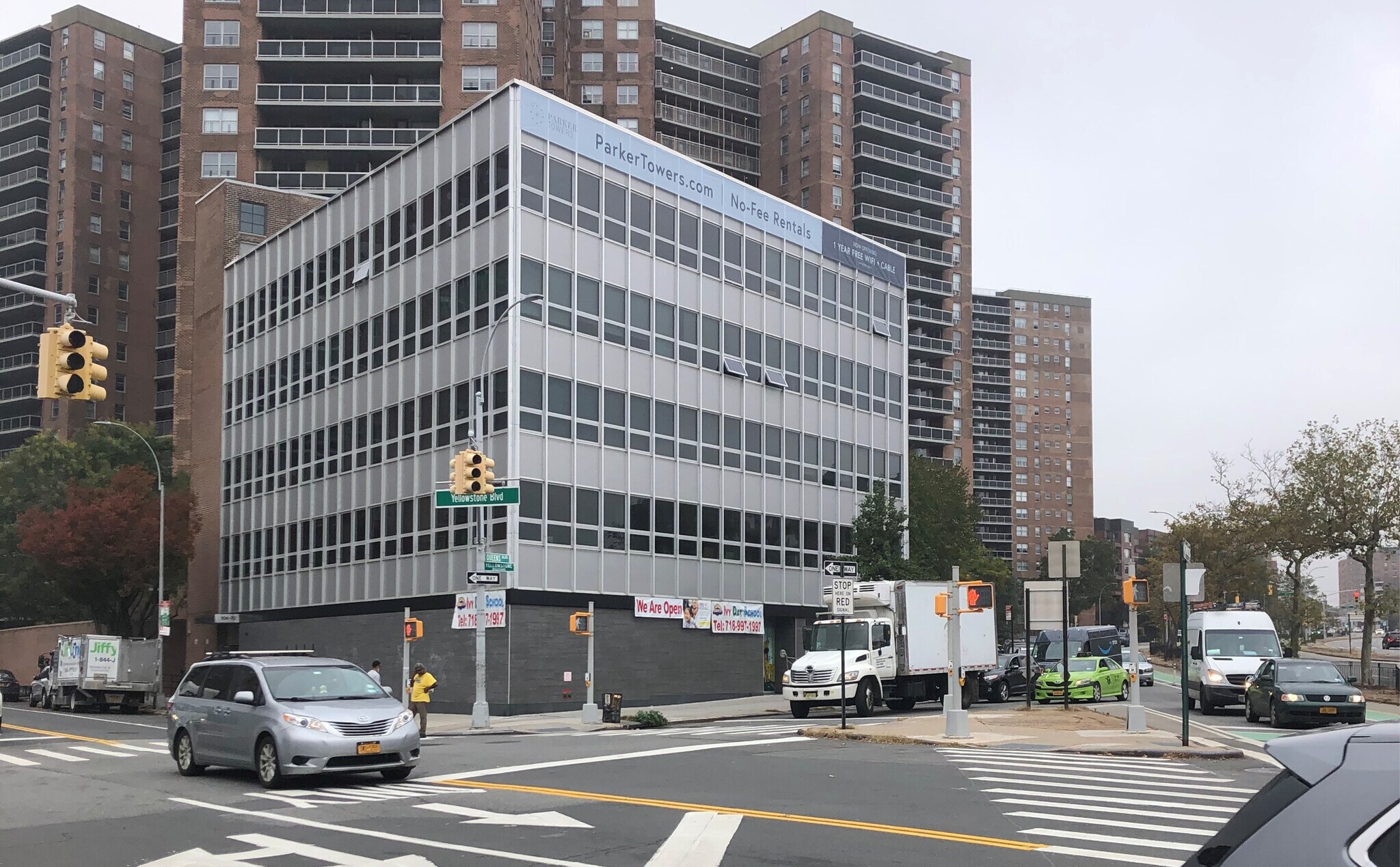 104-70 Queens Blvd, Forest Hills, NY à louer Photo de l’immeuble– Image 1 sur 6