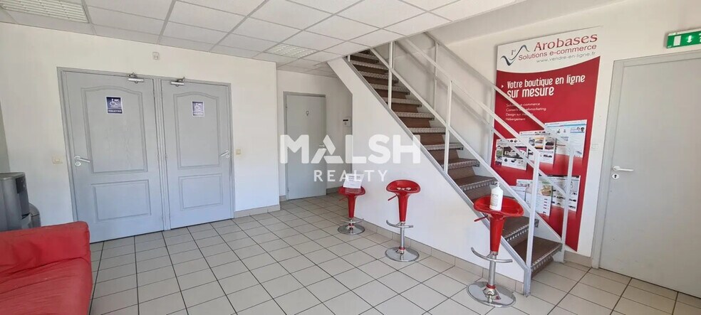 Bureau dans Meyzieu à louer - Hall d’entrée – Image 2 sur 13