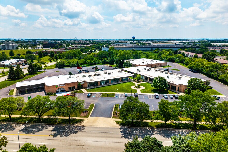 391 Quadrangle Dr, Bolingbrook, IL à louer - Photo de l’immeuble – Image 1 sur 24