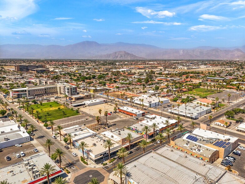 45073 Oasis St, Indio, CA à louer - Photo de l’immeuble – Image 3 sur 12